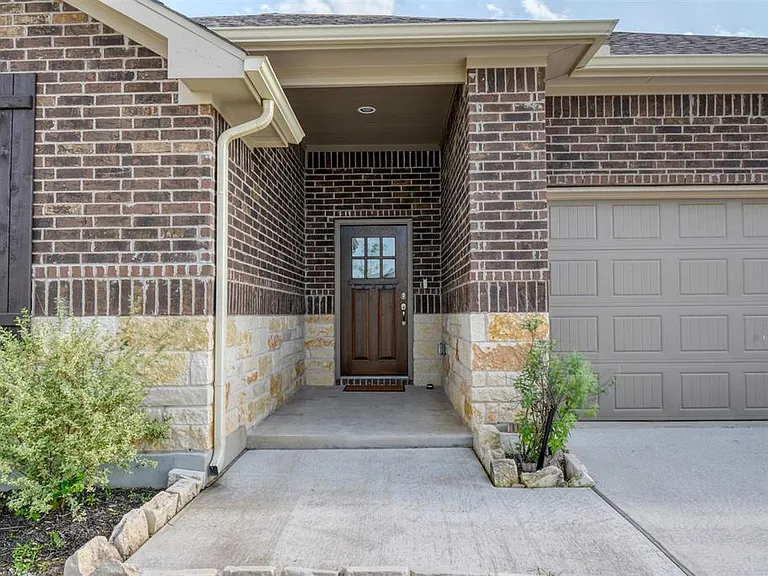 113 Thurston Dr — Photo 6