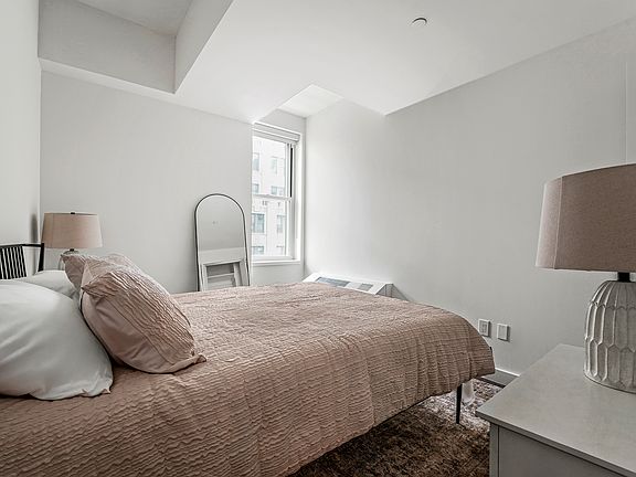 4th image of 116 John St APT 2501