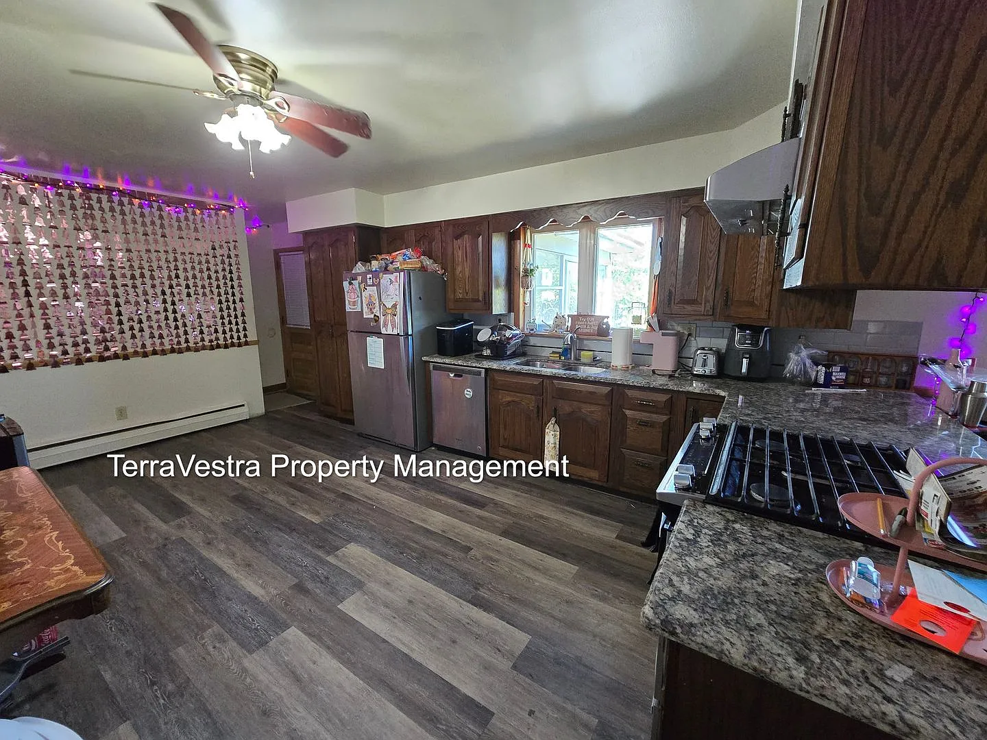 College rental 5 bedroom 4 bathroom Now showing for 2027-2028 school year — Photo 2