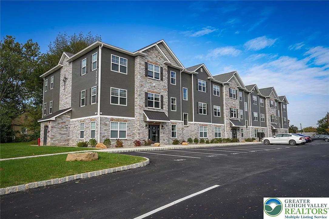 2 bed, 1350 sqft, $2,350 — Photo 1