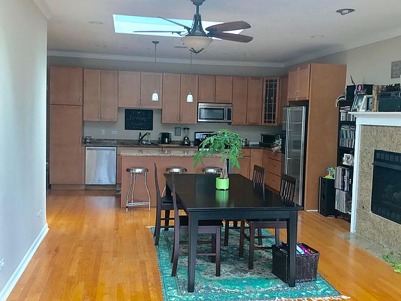 4th image of 1523 N Artesian Ave #3