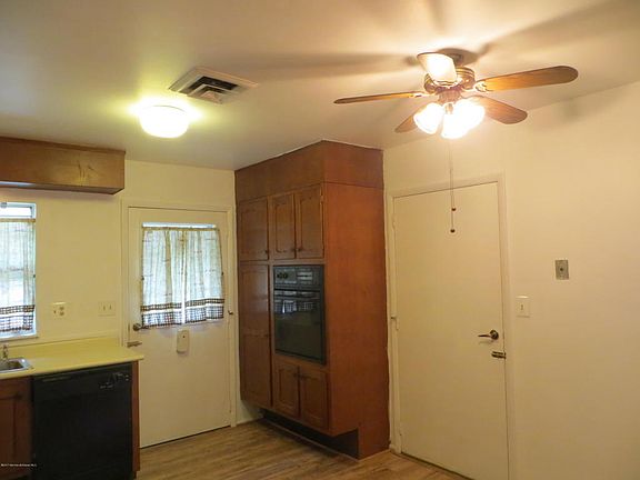 2nd image of 274C Kingston Ct #100C
