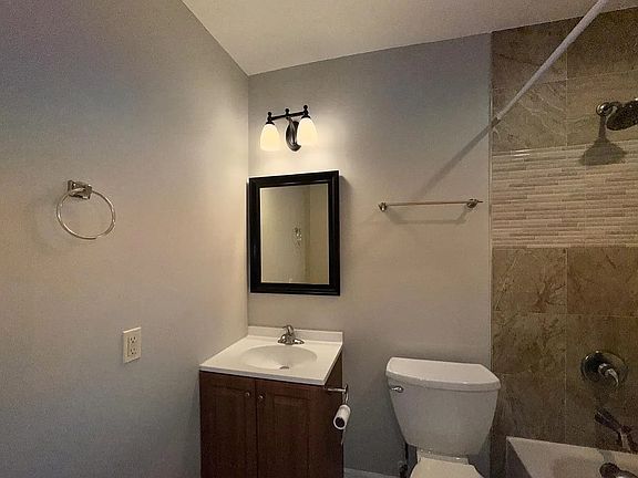 5th image of 503 N Lakewood Ave Room 1