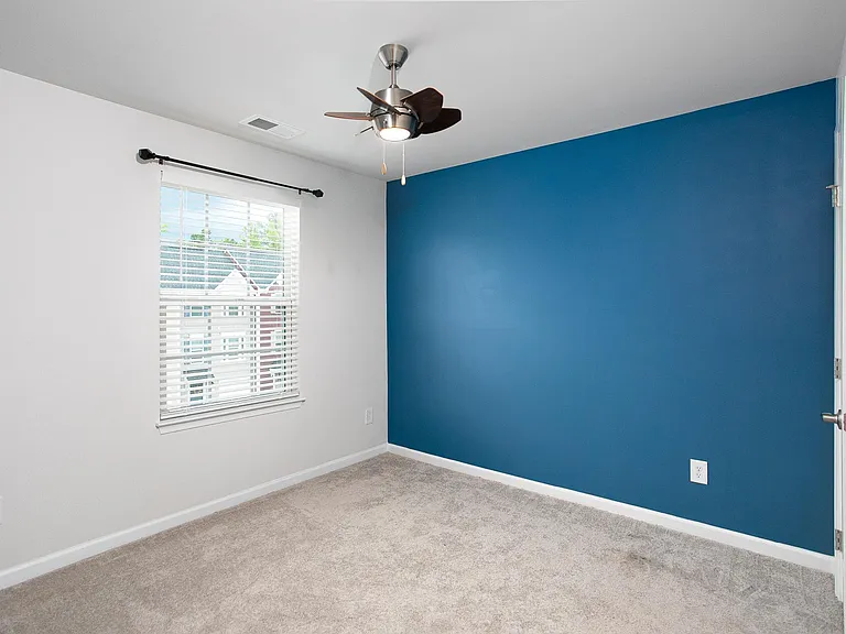 410 Cross Country Way — Photo 17