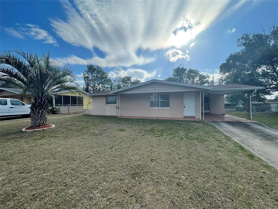 8 Rose Ave
