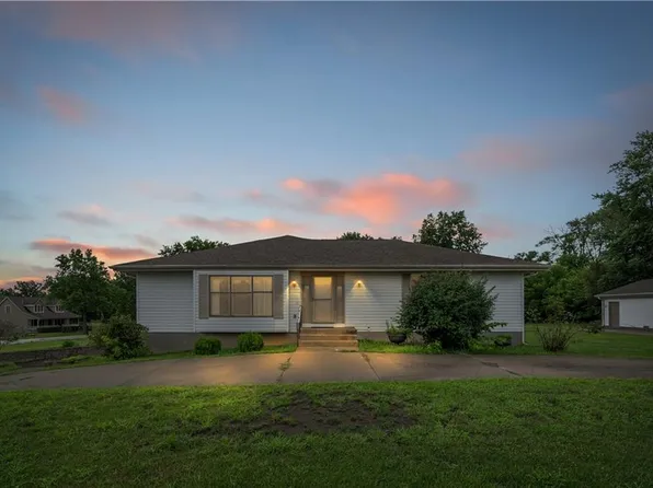 19910 Lamar Ave, Stilwell, KS 66085