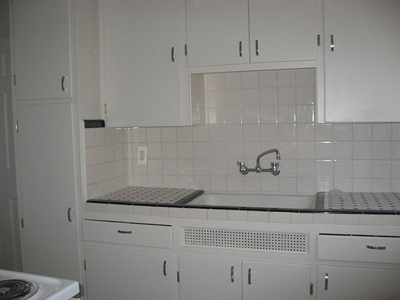 3rd image of 830 Saint Clair St APT A