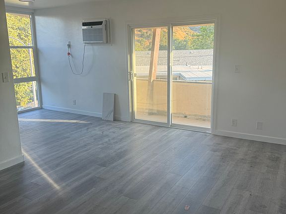 4th image of 227 Justin Ave #8