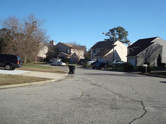 5th image of 1636 Helmsley Ct