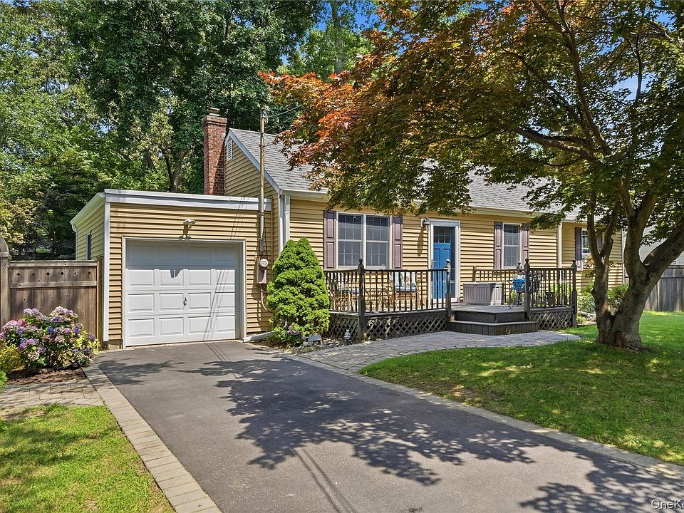 1st image of 10 Valleywood Drive