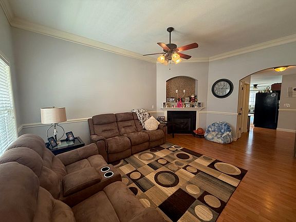 3rd image of 644 Clarion Ct