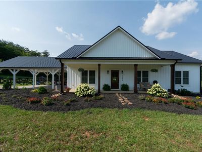 1004 Tilley Farm Rd, Pinnacle, NC, 27043