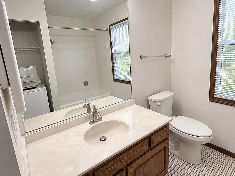 604 N Hough St #B — Photo 10