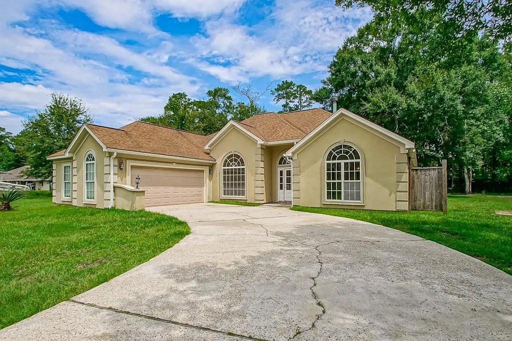 4 bed, 2277 sqft, $2,500 — Photo 2