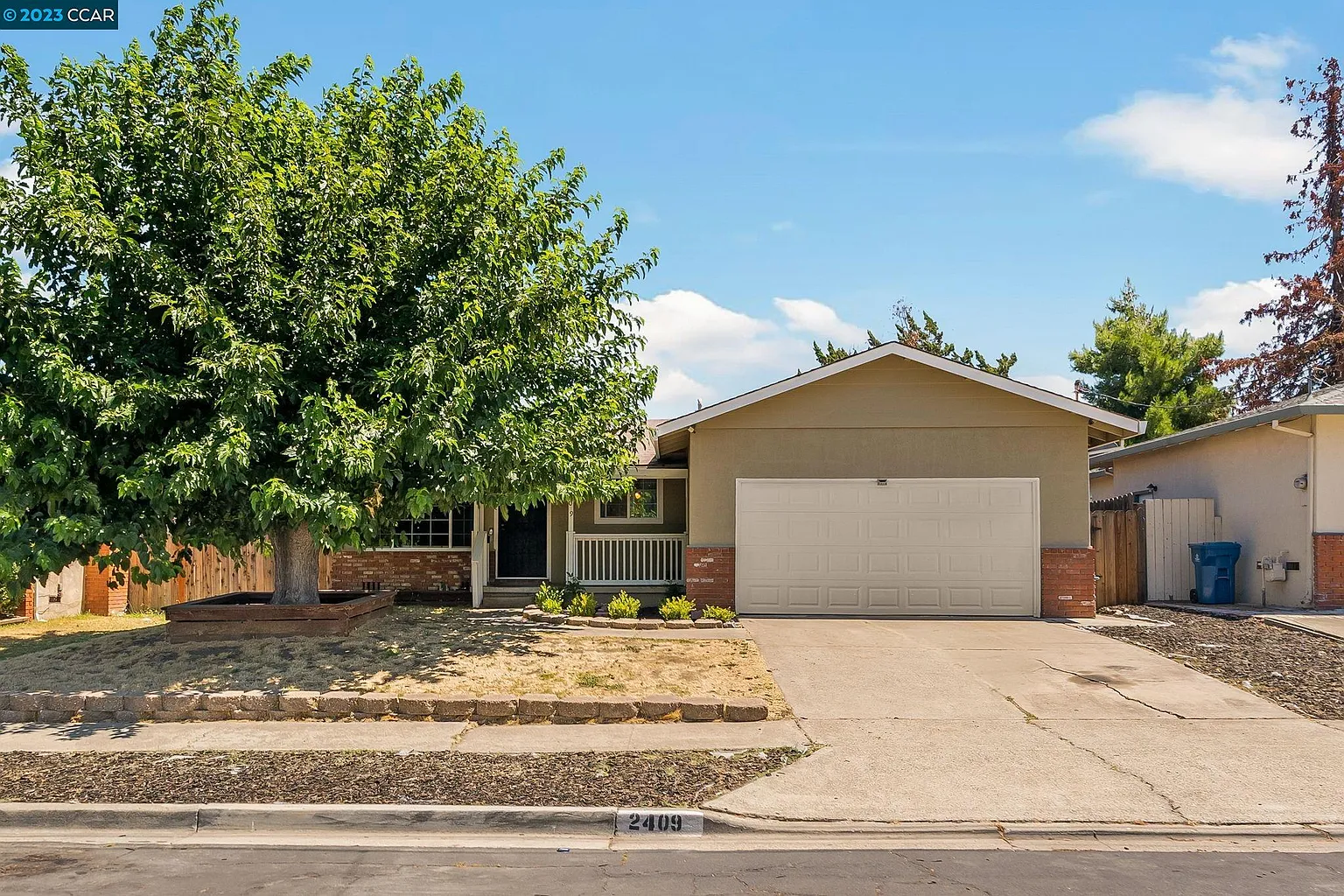 2409 Kennedy Way photo 1