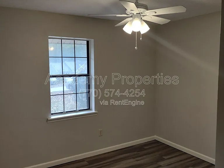 106 Richard Way — Photo 3