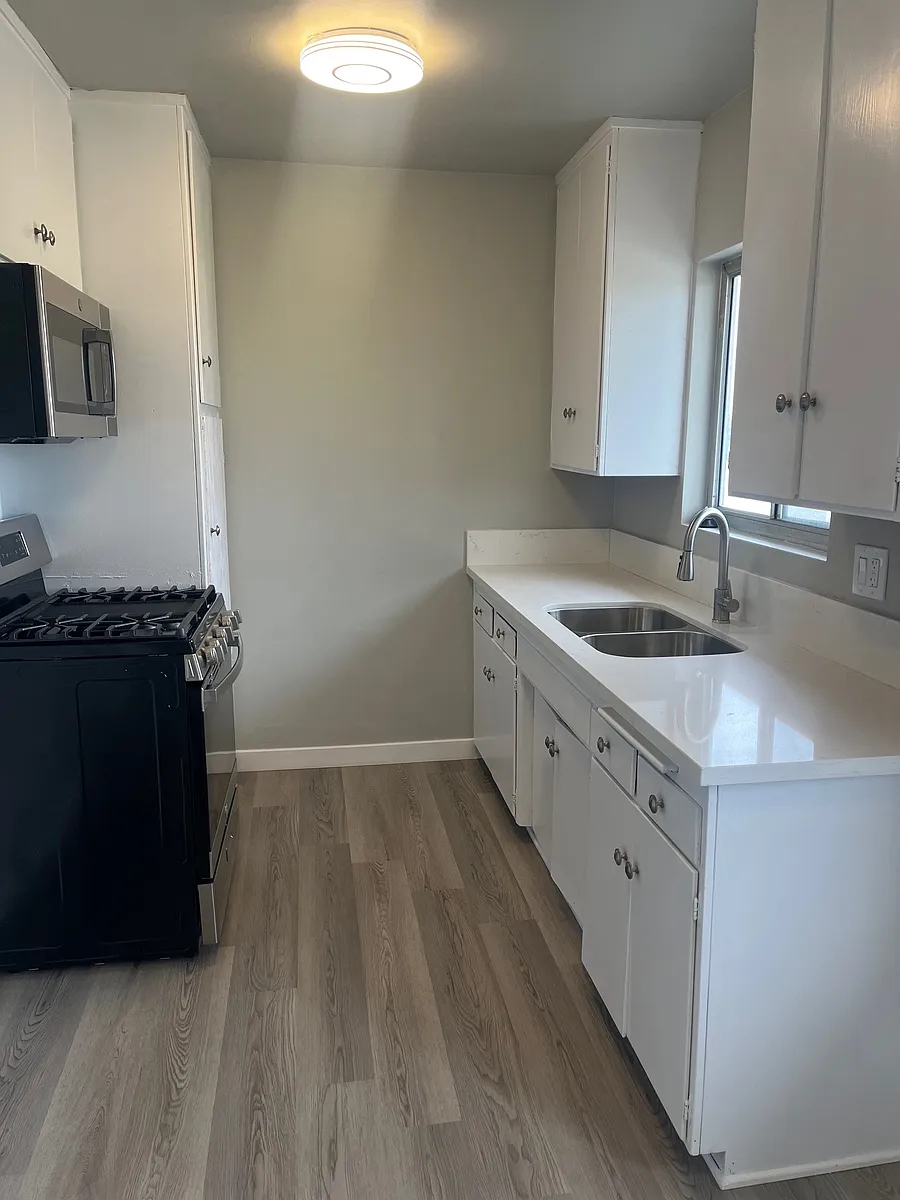 Building Photo - 2425 W 182nd St #2