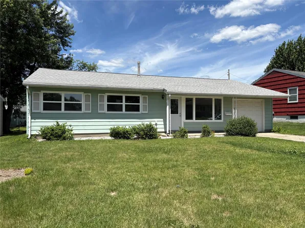 272 Peace Ave NW, Cedar Rapids, IA 52405