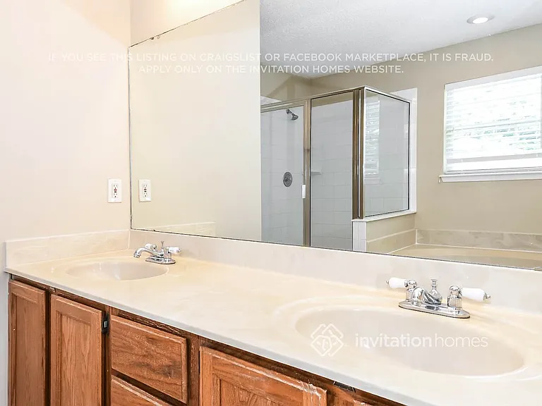 9044 Camshire Dr — Photo 15