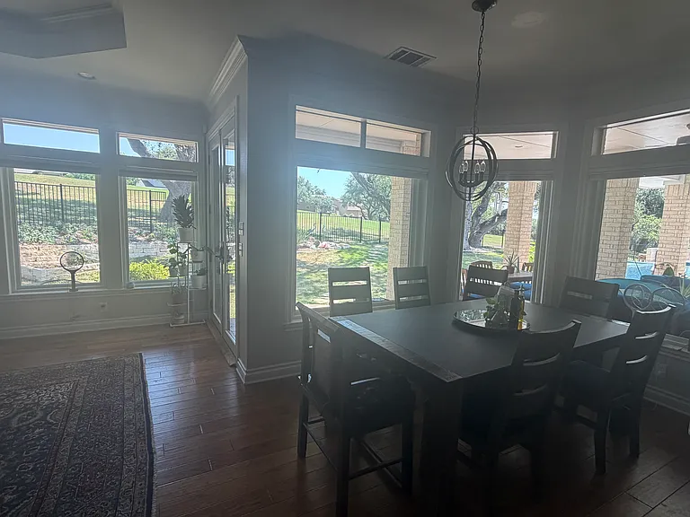breakfast room