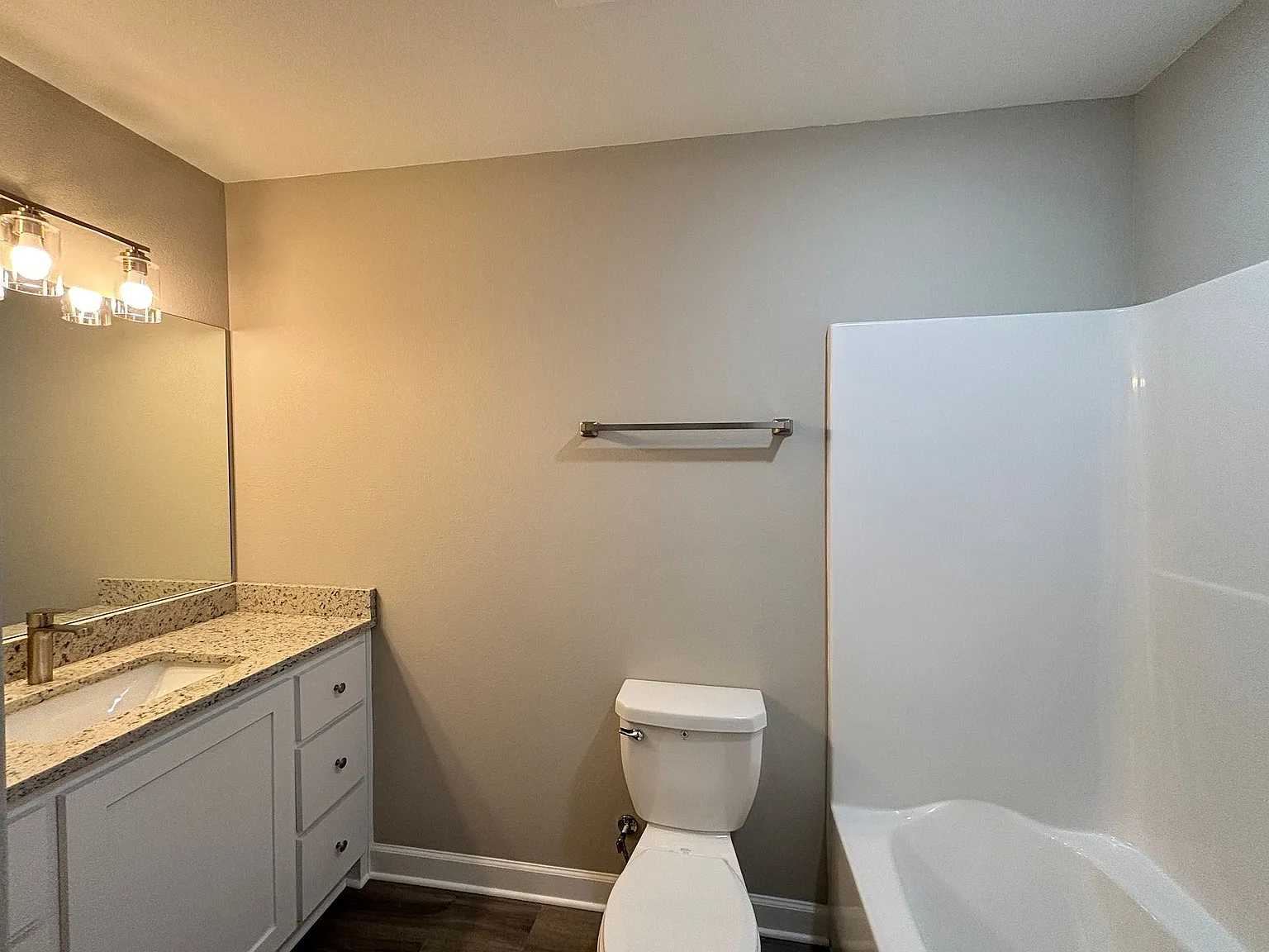 607 Timberline Rd — Photo 3