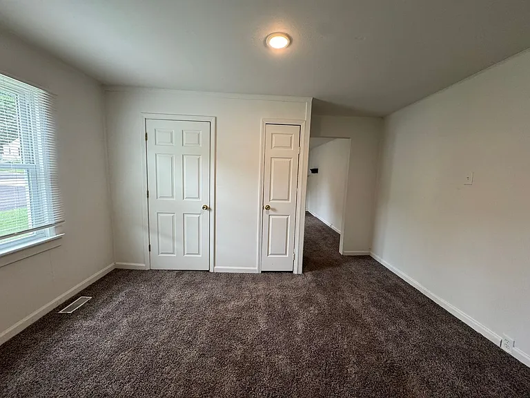 Studio Apartment includes washer / dryer — Photo 9