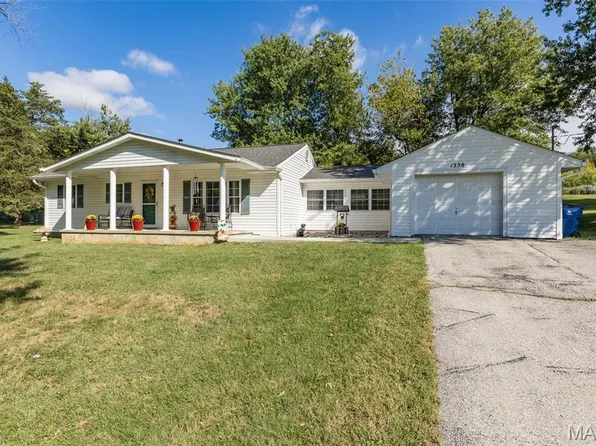1338 Spring Dr, Herculaneum, MO 63048