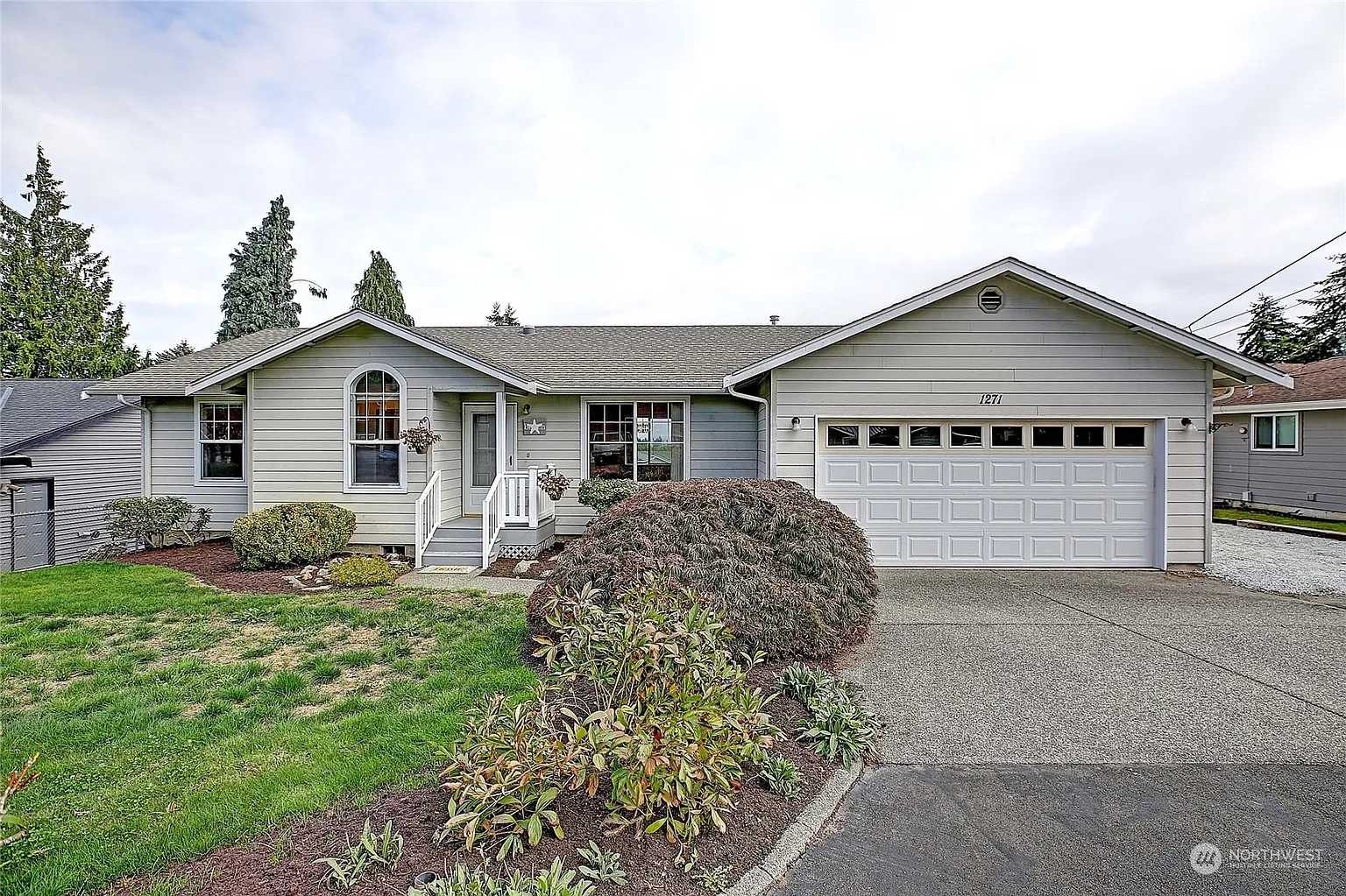 1271 Uplands Drive photo 1