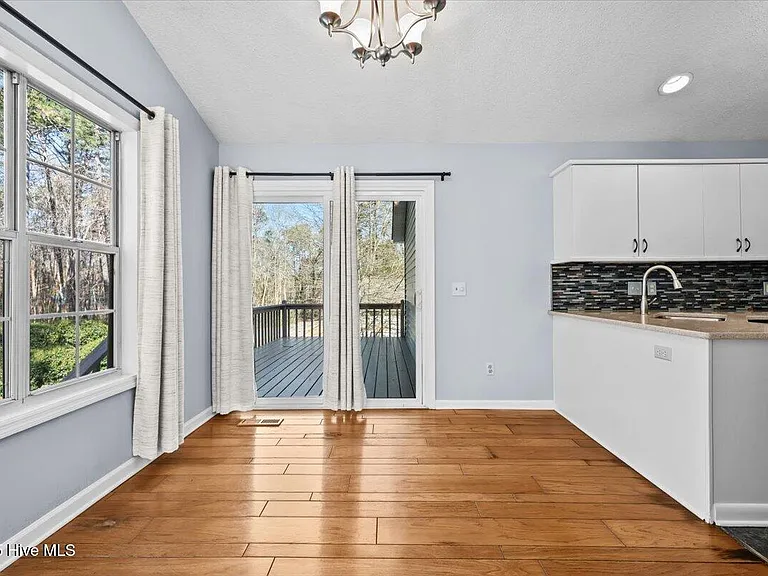 405 Spring Lake Dr — Photo 6