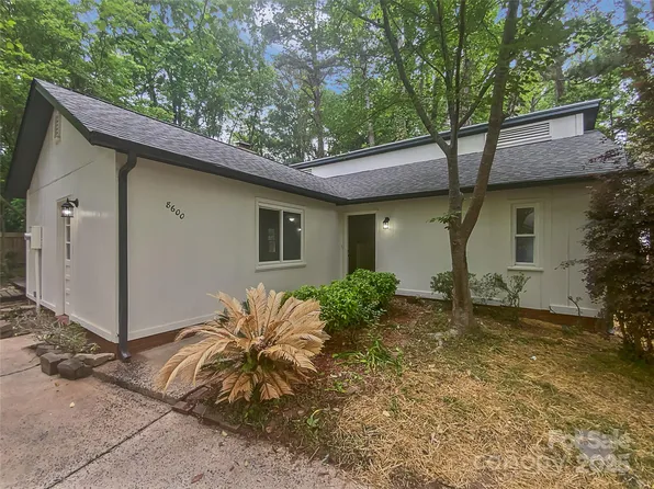 8600 Eaglewind Dr, Charlotte, NC 28212