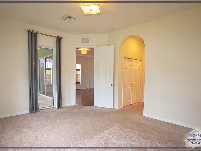 3555 Poinsettia Ave — Photo 23