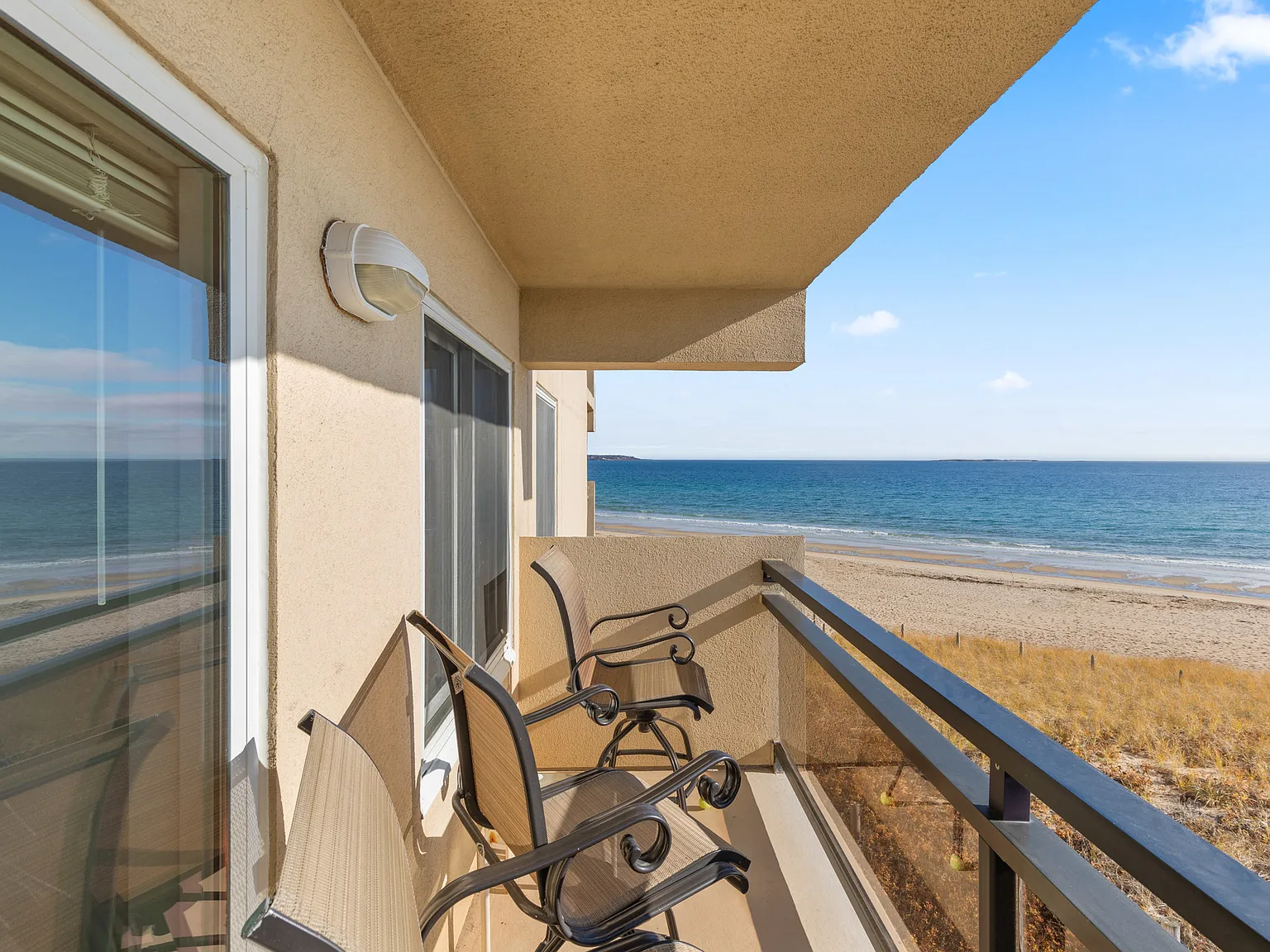 2 bed, 1043 sqft, $2,000 — Photo 1