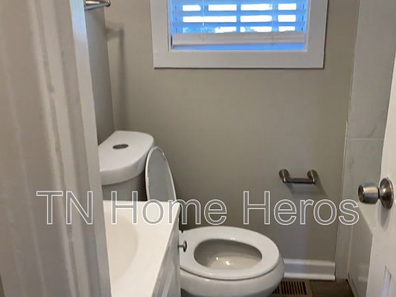 3rd image of 2731 Ontario St