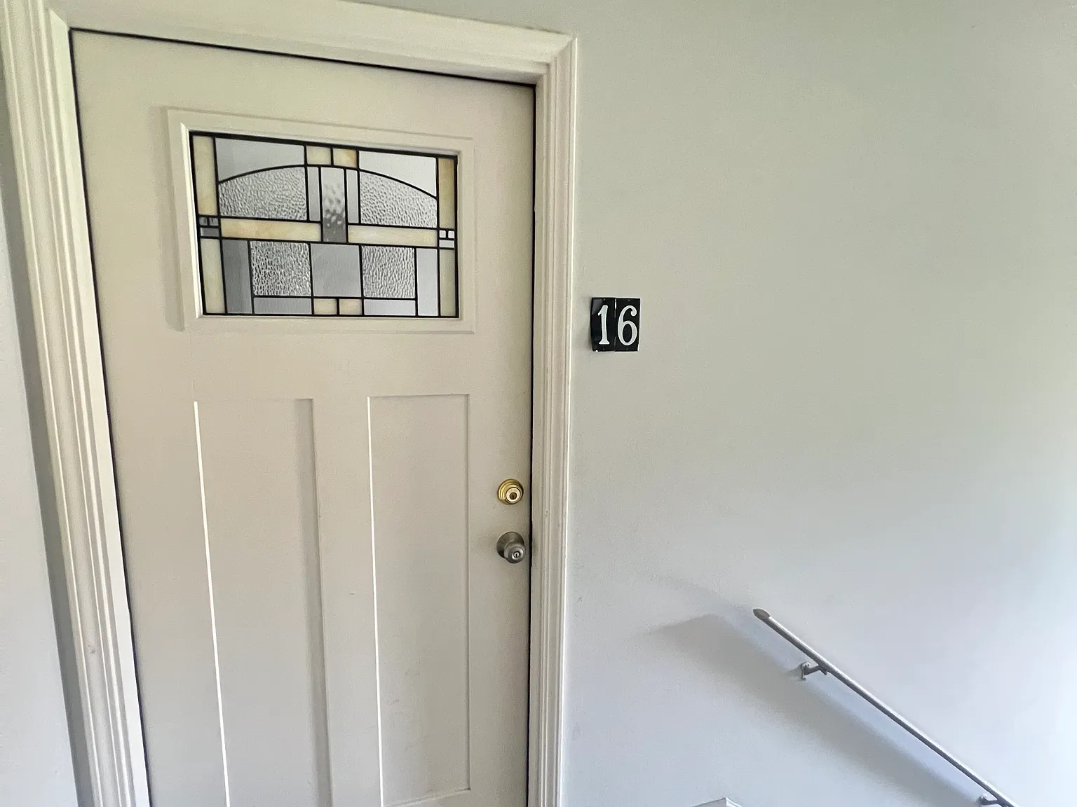 2 bed, 830 sqft, $1,300 — Photo 3