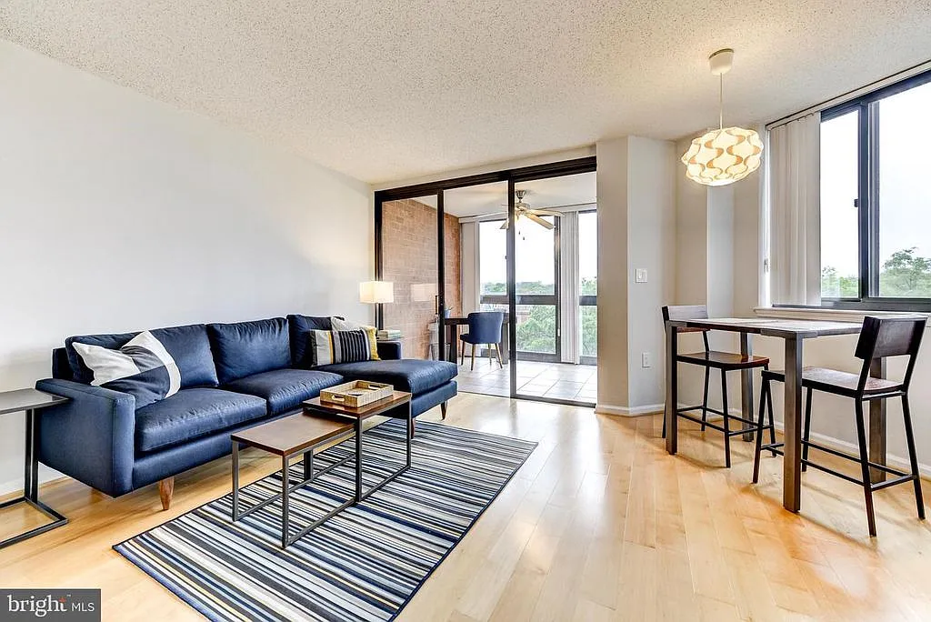 1 bed, 687 sqft, $2,595 — Photo 1