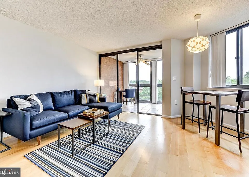 1001 N Randolph St #609