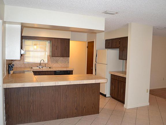 4th image of 110 NE 49th Ave