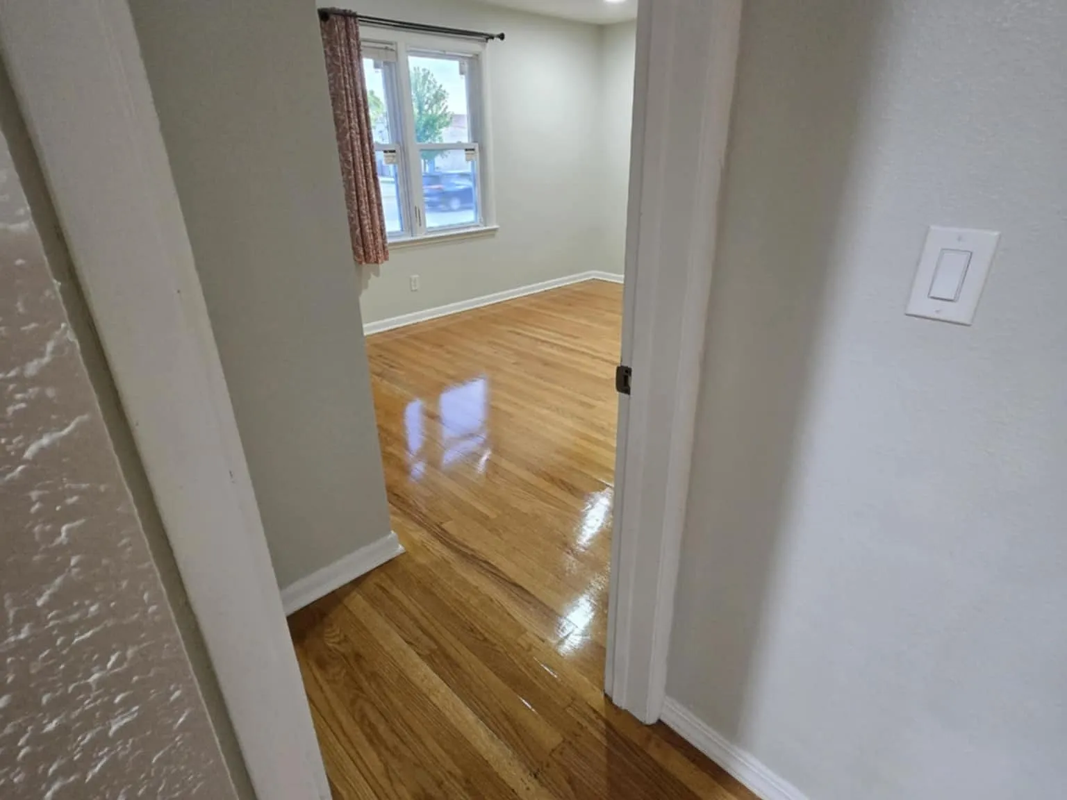 5 bed, 2294 sqft, $2,500 — Photo 4