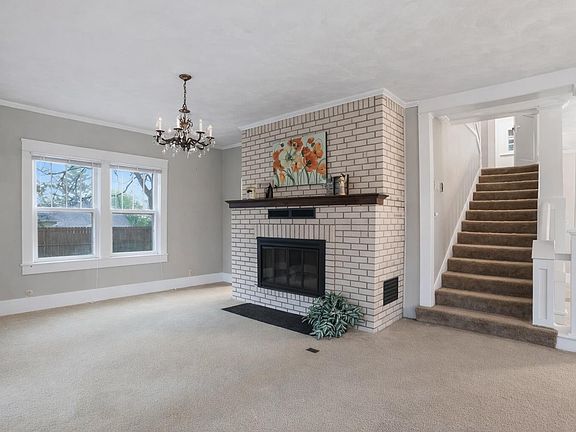 3rd image of 215 E Mckinney Street