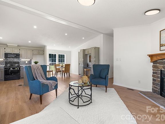 4th image of 161 Baxter Way