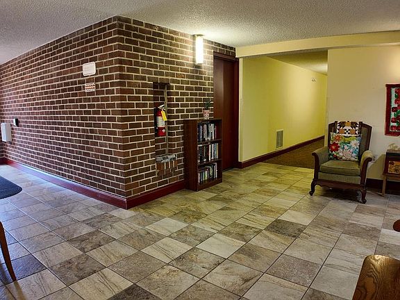 5th image of 15311 Beaverbrook Ct #90-3B
