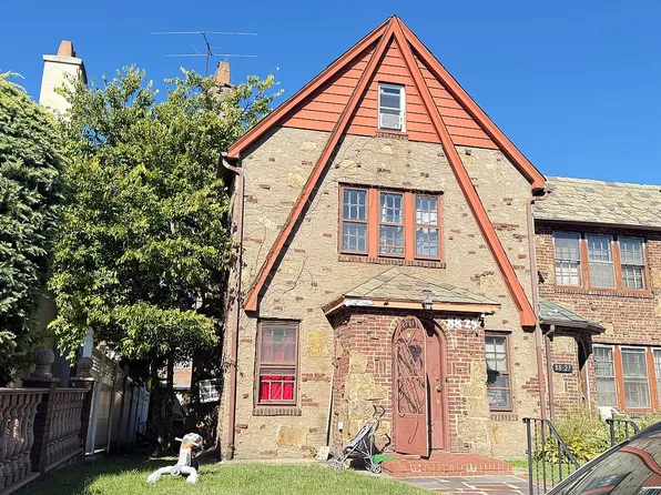 8825 63rd Ave, Rego Park, NY 11374