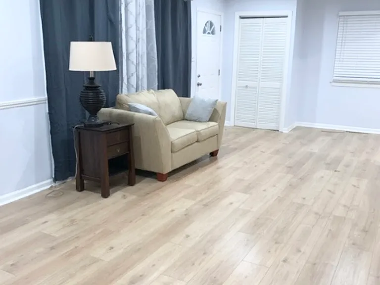 904 Stephens St — Photo 2