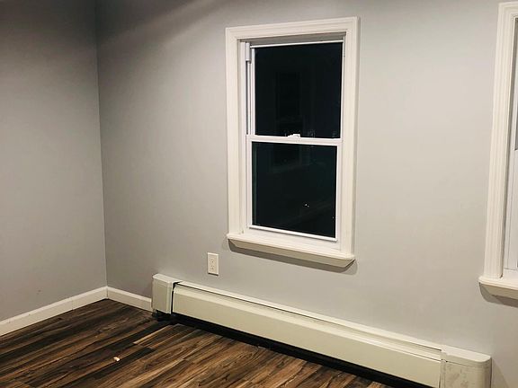 4th image of 227 Brook St Floor 2