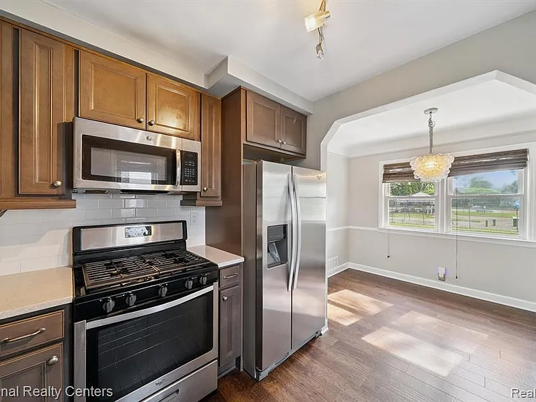 3047 Cummings Ave — Photo 4