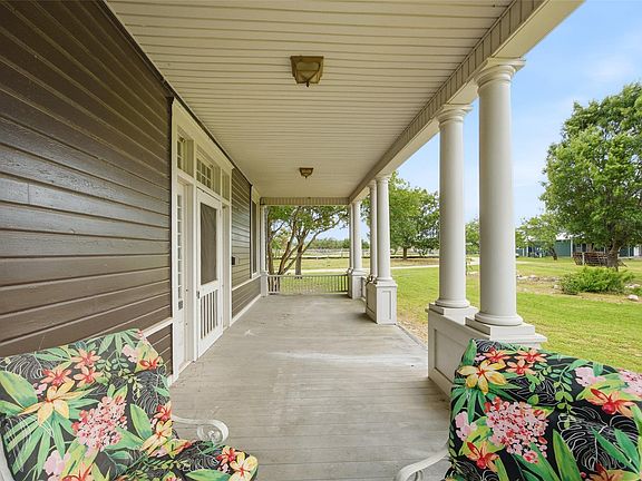 3rd image of 600 Eastview Dr