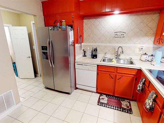 5th image of 1318 N Llano Dr
