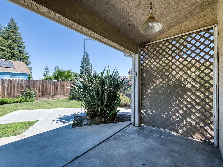 2476 N Berlin Ave — Photo 33