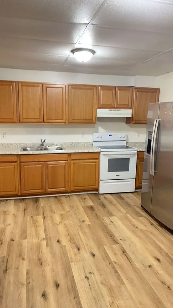 Spacious 5 Bedroom 1 Bath House, Parking-York City SD — Photo 4
