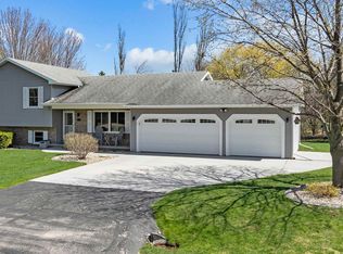 1016 Wylde Oak Dr, Oshkosh, WI 54904